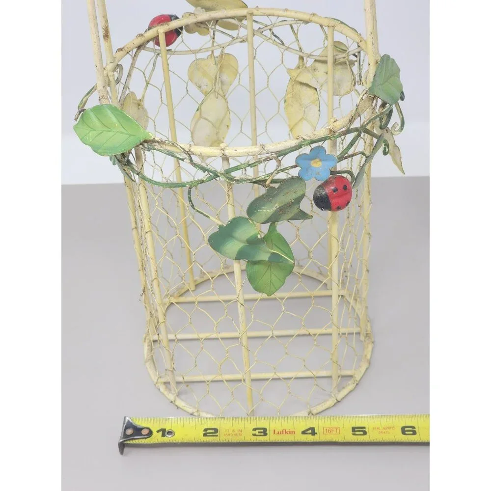Vintage Lot Of 2 Chicken Wire Baskets Lady Bugs Butterfly Leaves‎